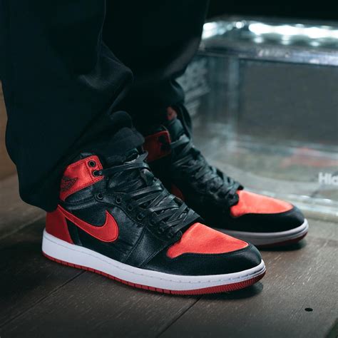 Air Jordan 1 "Satin Bred" (2023) FD4810-061 Release | SneakerNews.com