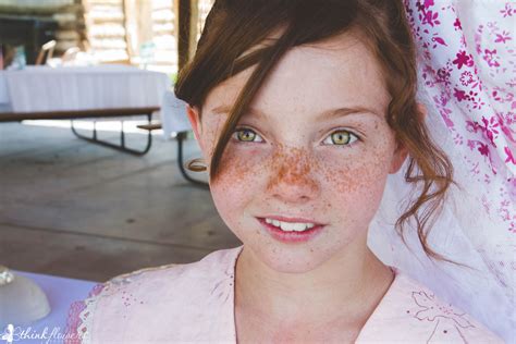 Taches de rousseur | Freckles girl, Women with freckles, Red hair blue eyes