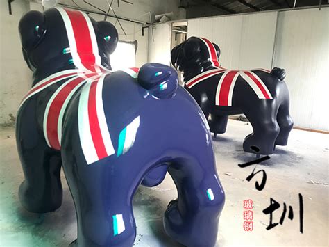 广东东莞玻璃钢卡通斗牛犬雕塑-方圳雕塑厂
