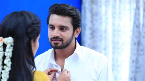 Watch Kannadathi Season 1 Episode 322 : Harsha-Bhuvi Share A Moment ...