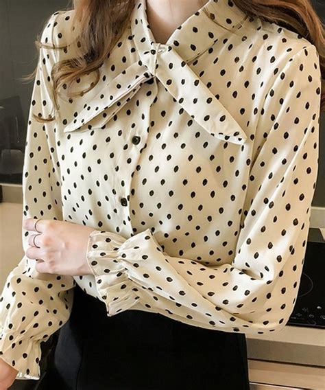 Áo chấm bi phong cách hiện đại