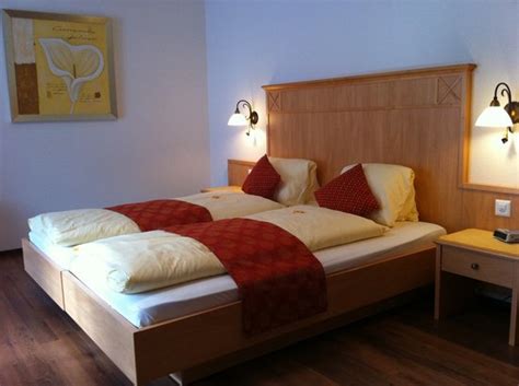 GASTHOF ZUM KREUZ (Holderbank) - Inn Reviews, Photos, Rate Comparison ...