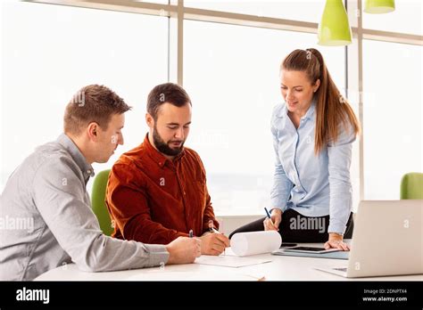 People at a Business Meeting 的图像结果