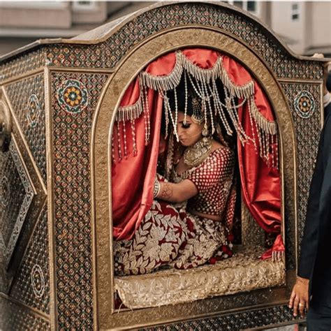 51+ Captivating Designs Of Palki for Bride Entry In Royal Style