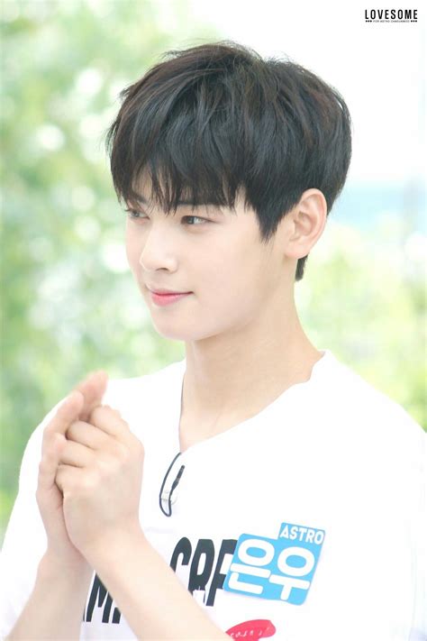 Undercut men Men's hairstyles Asian men haircut Korean hairstyle men ...