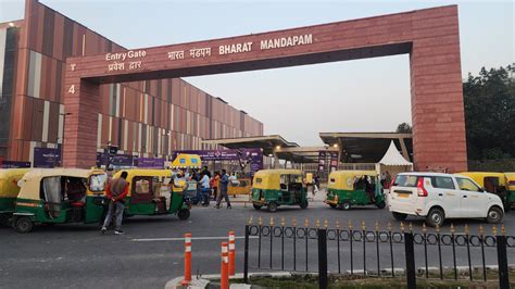 Delhi Man Robbed Of Jewellery Worth Rs 1 Crore At Gunpoint Near Bharat ...