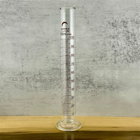 100mL Graduated Cylinder - UV Photographics, LLC