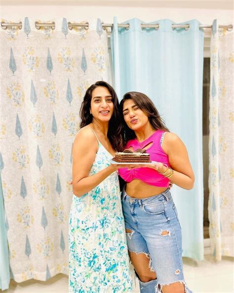 Supritha: బీచ్ ఒడ్డున సురేఖావాణి డాటర్ షాకింగ్ లుక్.. అందాలన్నీ ...