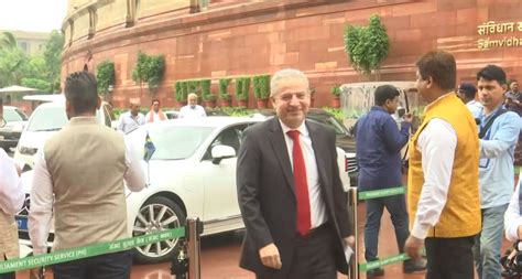 Delegates from various nations arrive at Parliament ahead of President ...