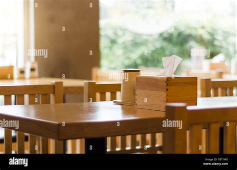 Clean Restaurant Table 的图像结果