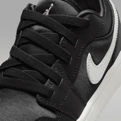 Jordan 1 Low Alt SE Younger Kids' Shoes. Nike IN