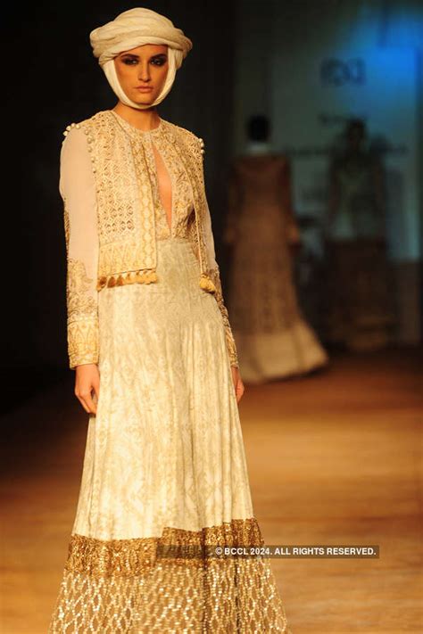 Sunil Sethi, Virendra Sehwag and Arti Sehwag during the Rimple and ...