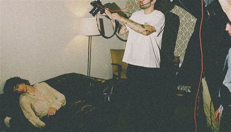 Sombr | official site