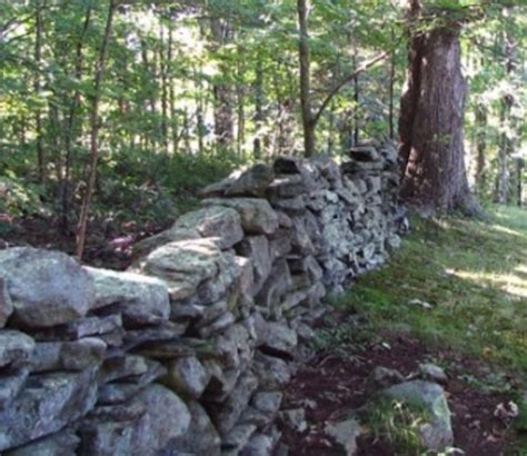Literary Analysis: Robert Frost's "Mending Wall" - HubPages