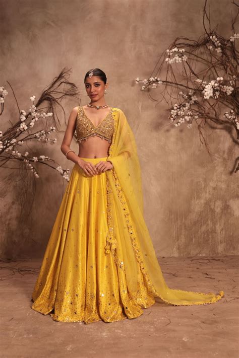 Buy - Nazakat yellow heavy mirror work sleeveless lehenga set | Elan Store