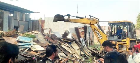 The action to remove encroachment from Simhastha area started amidst ...