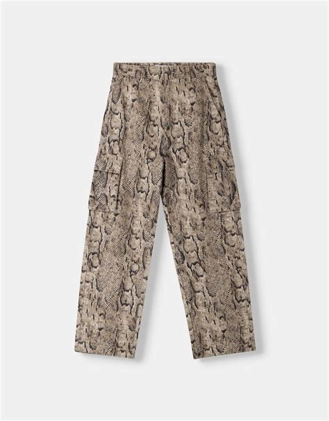 Animal print cargo trousers - Men | Bershka