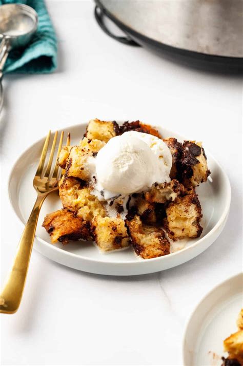Easy Slow Cooker Bread Pudding | All Things Mamma