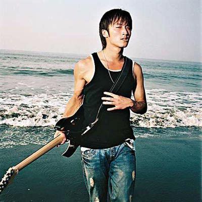 ZHI YAO WEI NI HUO YI TIAN (Lyrics in English) - Nicholas Tse