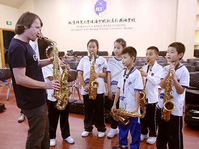 杨八里：“与五个外国人拍照”，小学生这项作业真奇葩_珠海