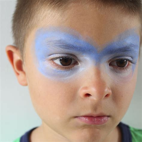Paso a paso maquillaje de telaraña | BabyCenter