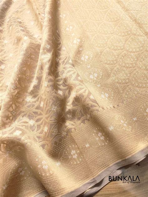 Shop Golden Tissue Silk Geormetrical Design Resham Banarasi Saree – BUNKALA