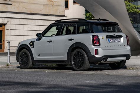 MINI Countryman hybrid practicality & boot space | DrivingElectric