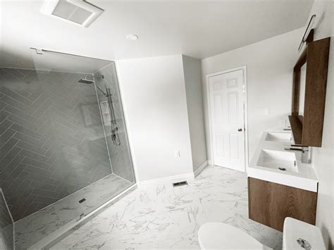 Modern Walk-In Shower Bathroom | EasyRenovation