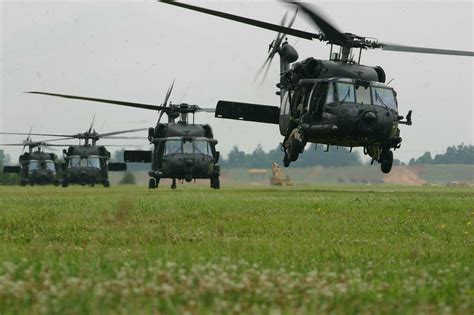 Download Aircraft Military Sikorsky UH-60 Black Hawk HD Wallpaper