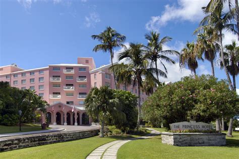 Which fairmont hotel in bermuda is better