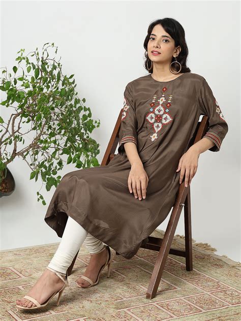 Nylangan Straight Fit Embroidered Kurta