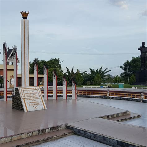 PALANGKA RAYA CITY MONUMENT (SOEKARNO MONUMENT) (2025) All You Need to ...