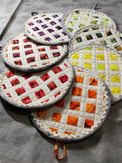 Pin by Cindy Beck on Cookies | Pot holders, Hot pads, Small sewing projects