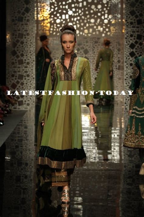 Manish Malohtra ubai Fashion Week 2011