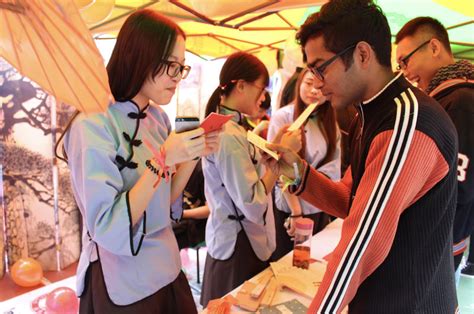 外国留学生来校感受中国文化的魅力-山东大学新闻网