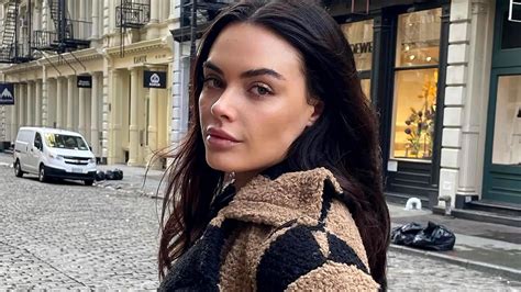 Was ist das Ranking von Model Hunter McGrady bei SI Swim? Ihr Wiki, Vermögen, Alter, Gewicht ...