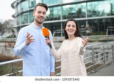 Interview Outside 的图像结果