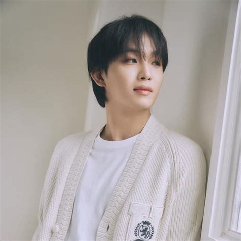 SEE THE LIGHT - Lim Hyunsik - LETRAS.COM