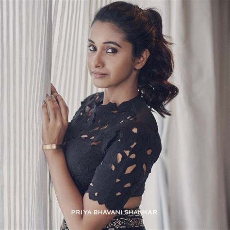 22k gold plated cuff with twisted wire detail worn by Priya bhavani shankar
