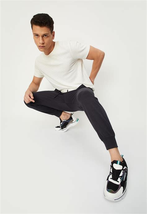Buy Track Pants for Men Online Starting at ₹599 | Max Fashion