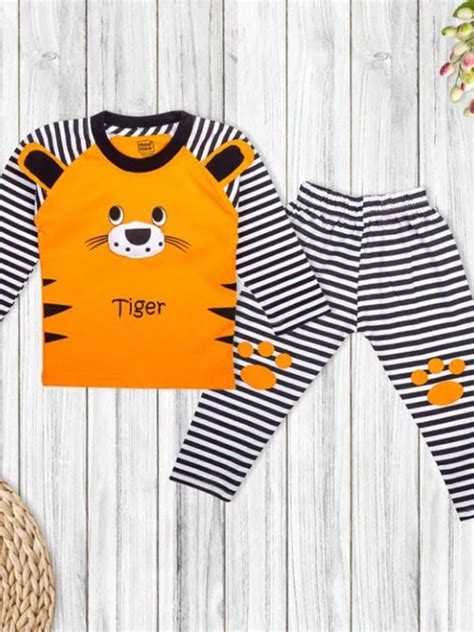 The Ultimate Guide to Choosing the Right Clothes for Newborns – Me n Moms