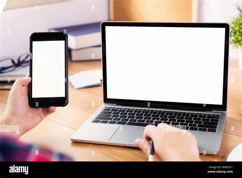 Mobile Phone On Desk 的图像结果