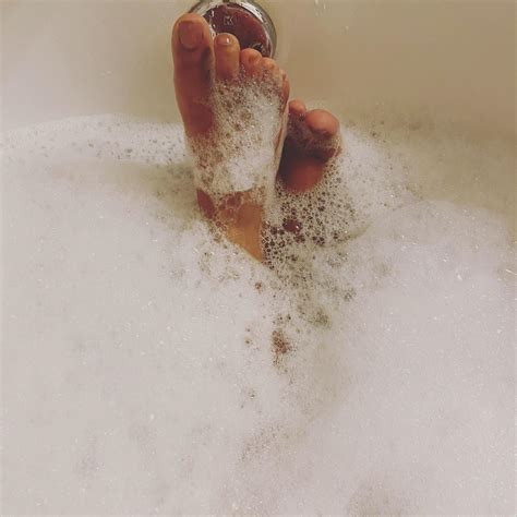Feet so clean, I'll have you drinking my bathwater 💦😉💋 More naughty pics available @ Michelle ...