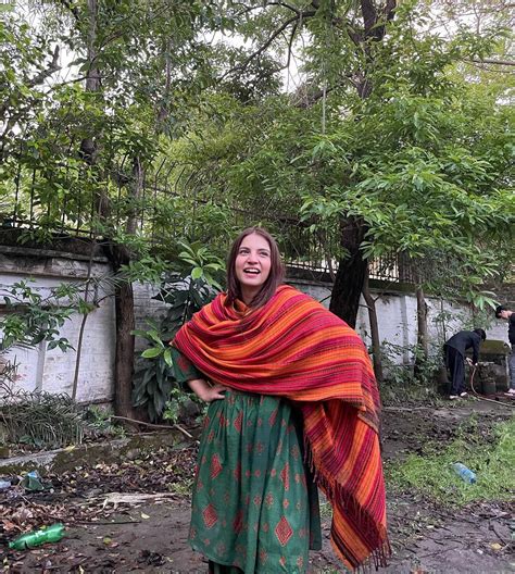 Muhabbat Gumshuda Meri Beautiful BTS Pictures | Reviewit.pk