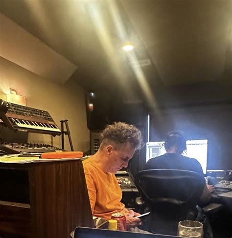 these bars have a different energy : r/liluzivert