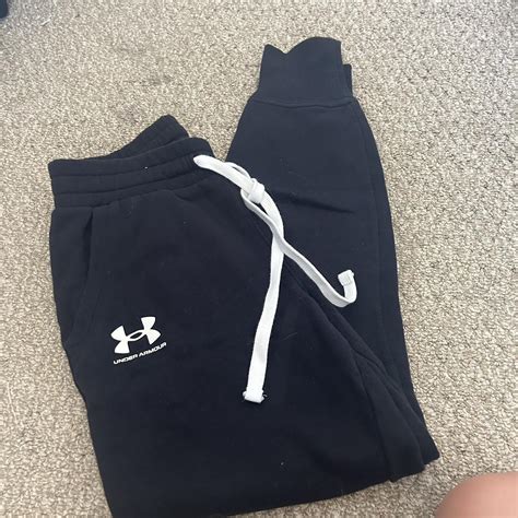 under armour sweats size small worn once - Depop