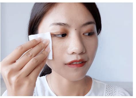红霉素眼膏使用方法图,眼睑内怎么涂药膏图 - 伤感说说吧