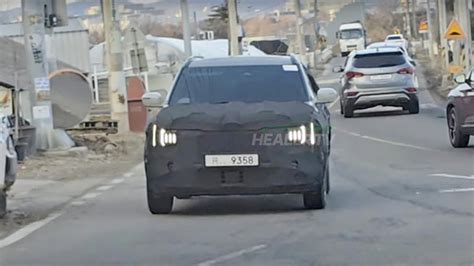 New-gen Kia Seltos spied again; headlamp and DRL designs leaked