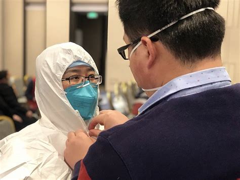 武汉市金银潭医院20名患者集体出院 一次出院人数最多_湖北频道_凤凰网