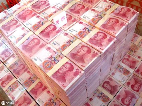 上海一银行女员工将银行1亿多人民币据为已有，海内外购置10多套房产_李某